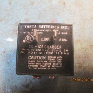 Varta Charger CO-102 Nickel Cadmium 9V E61036
